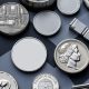 سکه‌های پالادیوم، رودیوم و ایریدیوم که نمایانگر فلزات گروه پلاتین مورد استفاده در صنعت هستند.